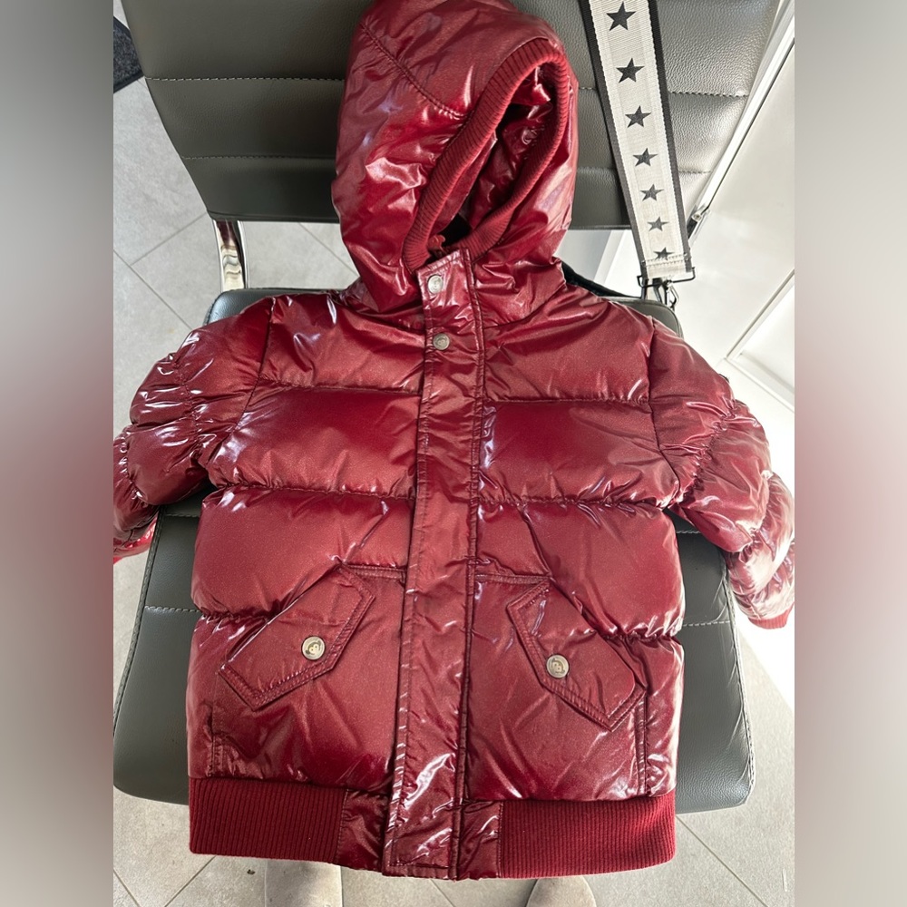 Kids size 6 puffer jacket, like new. Warm. Burgundy color.